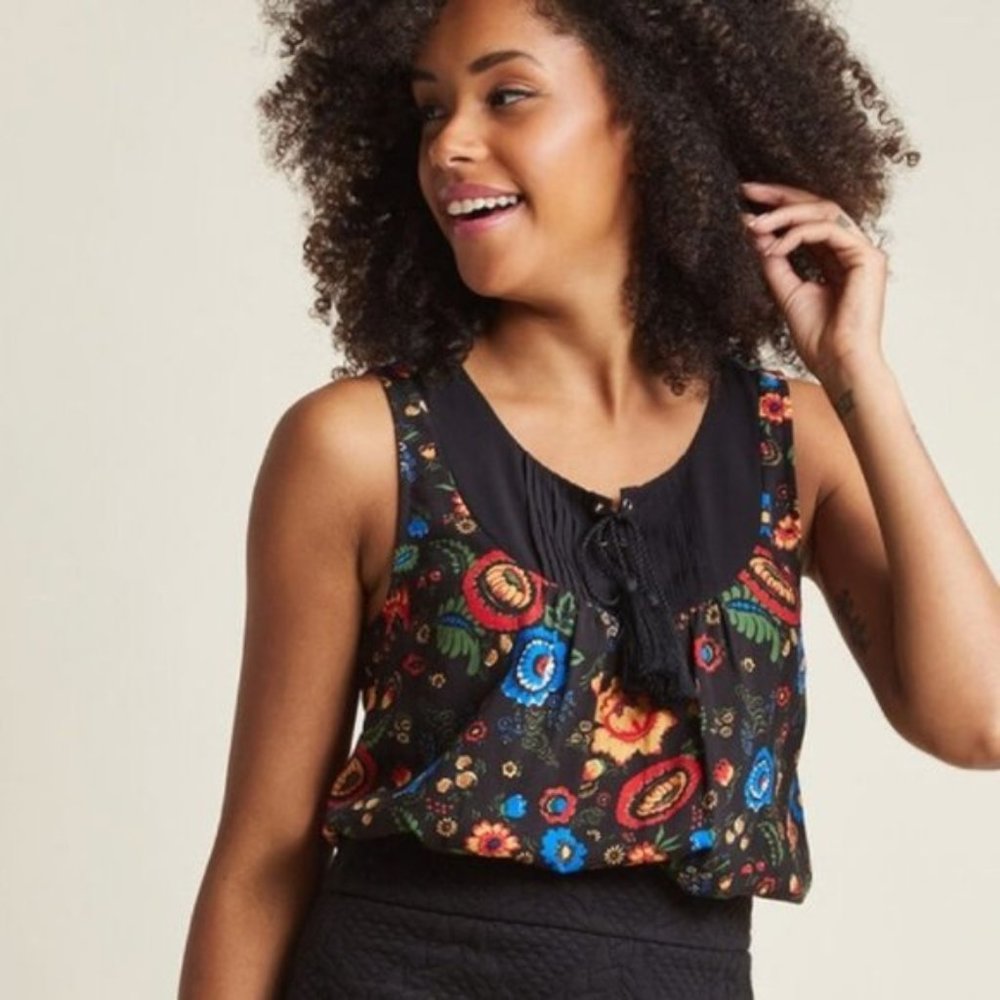 NWOT Modcloth Masterpiece Lace Up Floral Tank, S